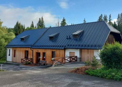 budova bezbariérové Lesní dílny Stožec