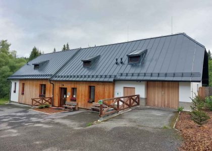 budova bezbariérové Lesní dílny Stožec