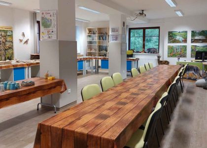 bezbariérová Lesní dílna Stožec, pohled do učebny